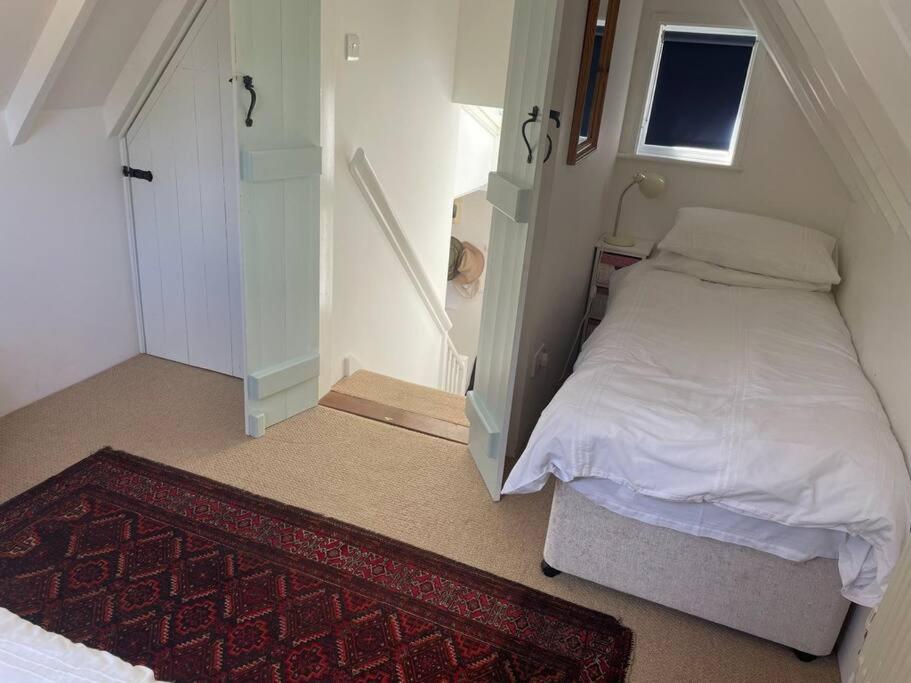 Acacia Cottage Холстед Экстерьер фото