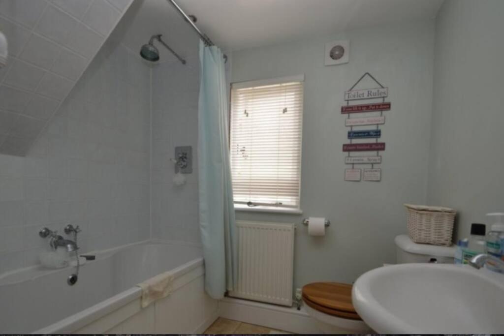 Acacia Cottage Холстед Экстерьер фото